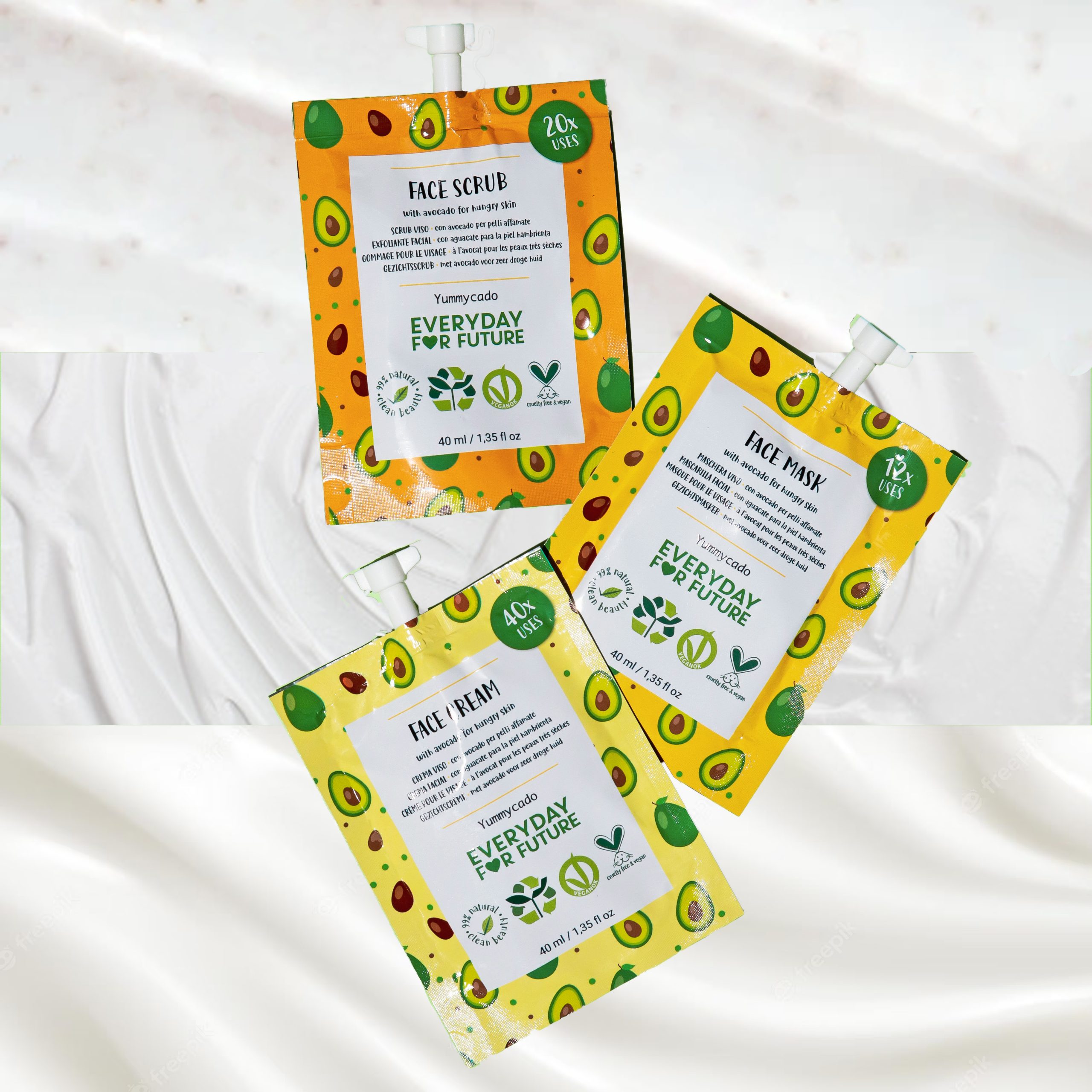 Crema, maschera e scrub viso nutrienti con estratto di olio di avocado