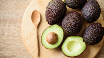 Olio di avocado - tutti i benefici nei prodotti di make-up e skincare